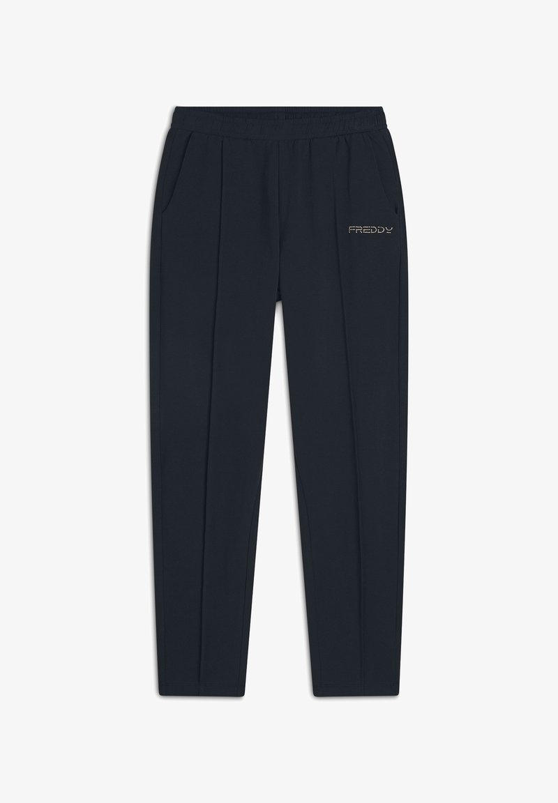 Pantaloni jogger blu navy con una cintura elastica, tasche laterali e pieghe frontali. Presentano un sottile logo "FREDDY" in un colore a contrasto.