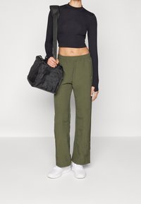 Champion Kalhoty - dark green