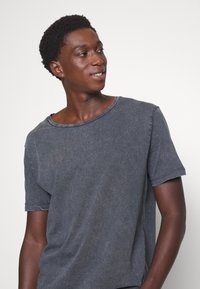 Lee SHAPED TEE - T-shirt básica - charcoal