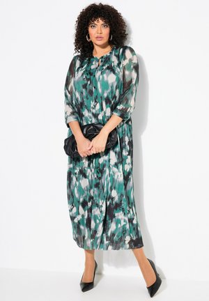 Ulla Popken ABSTRACT PRINT 3 4 SLEEVE - Maxi-jurk - green