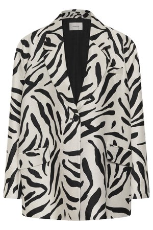 Blazer blanco con rayas abstractas negras de cebra, solapa con muesca, un botón negro y dos bolsillos delanteros con solapa.