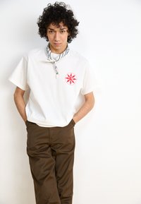 Thumbnail Image 5