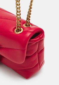 Pinko LOVE BABY - Skulderveske - rosso/antique gold