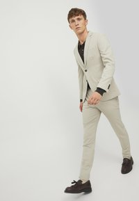 Jack & Jones PREMIUM JPRFRANCO TROUSER - Pantalones chinos - pure cashmere