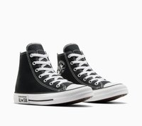 Sneakers neri alti in tela con occhielli e lacci bianchi, caratterizzati da una punta e una suola in gomma bianca. Logo "Converse All Star" sul lato.