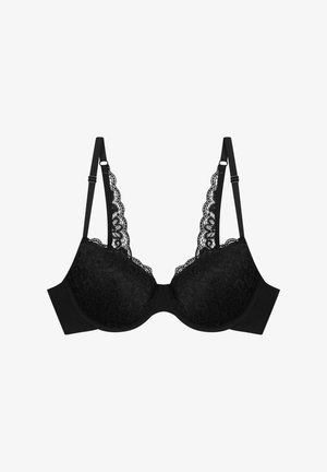 Czarny koronkowy stanik z wyprofilowanymi miseczkami, falbaniastym koronkowym wykończeniem na krawędziach, regulowanymi ramiączkami oraz gładkim pasem na plecach.