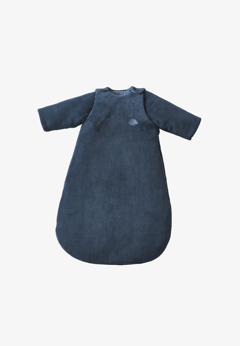 Marineblauer Schlafsack mit langen Ärmeln, weichem Fleece-Material, abgerundetem unteren Rand und einem kleinen Aufnäher. Durchgehend glatte Textur.