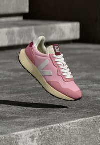 Neselectat, guimauve/white