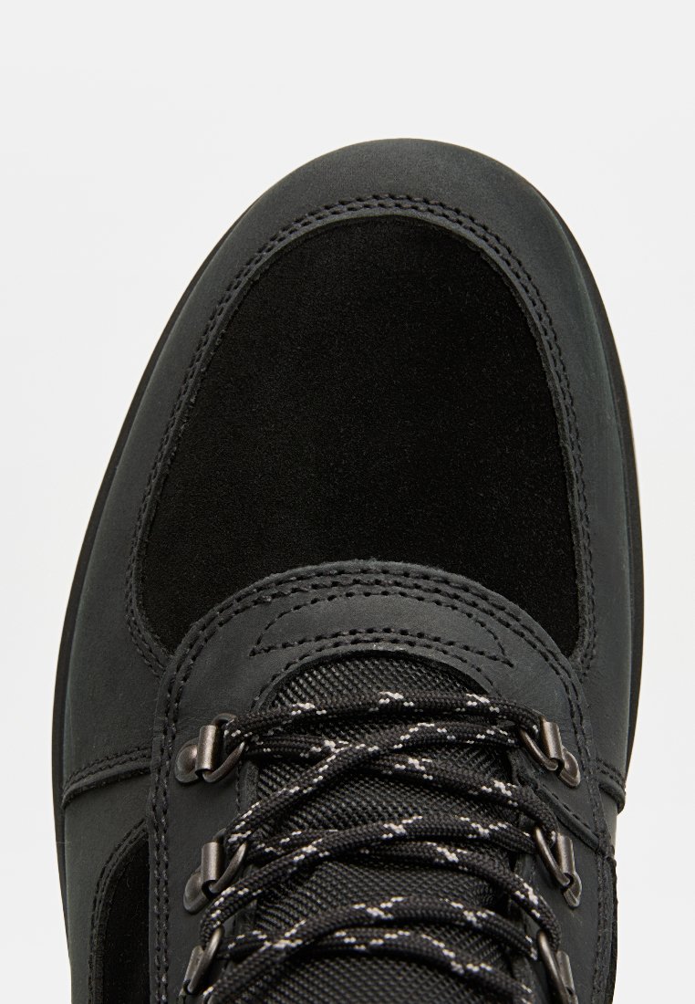 Schnürstiefelette