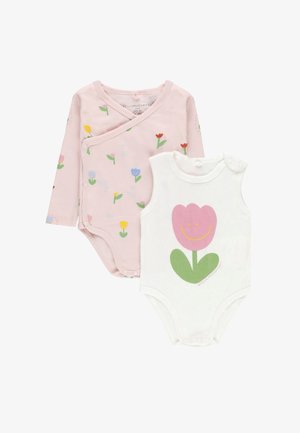 Due body per neonato: uno rosa con stampe di piccoli fiori colorati e chiusure a scatto, uno bianco senza maniche con una grande grafica di fiore rosa sorridente.
