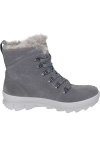 Botas de tobillo de ante gris con forro de piel sintética, diseño con cordones, ojales de metal y suela de goma blanca con textura.