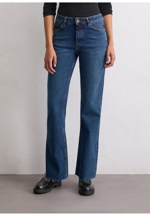 HIGH WAIST, REGULAR LENGTH, CUT HEM - Flared Jeans - dark blue authentic wash