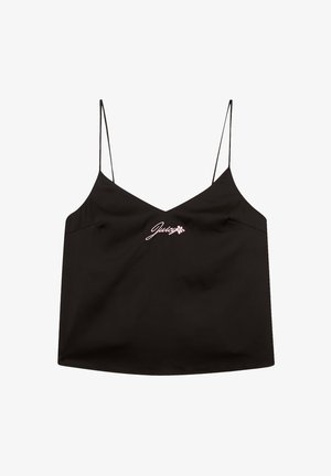 Top noir sans manches avec fines bretelles, décolleté en V, arborant le texte brodé "Juicy" en rose et une texture de tissu simple et lisse.