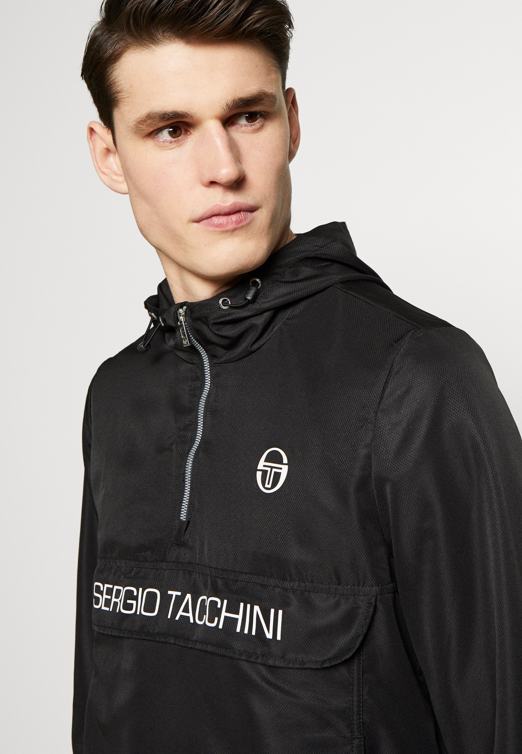 sergio tacchini CINTO Vindjakke blackwhitesvart sergio tacchini CINTO Lett jakke navywhite Zalando.no