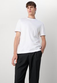 BOSS BOSS X PORSCHE THOMPSON - Pamata T-krekls - white