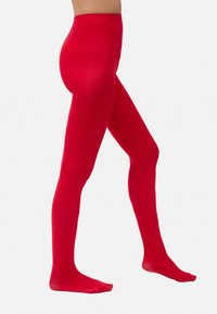 Medias rojas con una textura suave y un ajuste ceñido. El diseño presenta cobertura total, piernas sin costuras y una cinturilla elástica en la parte superior.