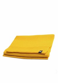 Sciarpa gialla lavorata a maglia con un design piegato. Presenta un motivo testurizzato e un'etichetta nera nell'angolo. Materiale morbido e leggero.