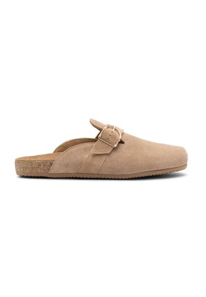 Klasyczne chodaki z korkową podeszwą w kolorze tan w zamszu z akcentem w postaci klamry oraz otwartym tyłem. Posiadają gładką fakturę i zaokrąglony kształt palców.