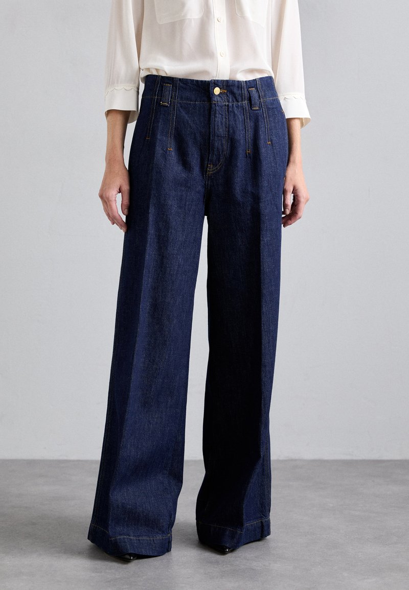 FRAME DARTED WIDE LEG - Džinsi ar platām starām - rinse