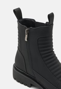 Koi Footwear GENERAL MENS PADDED BOOTS  - Klasikiniai aulinukai - black