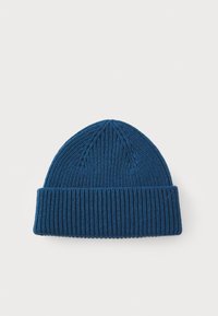 Bonnet tricoté en bleu foncé, avec une texture côtelée, un revers replié et un sommet pointu. Design simple, fabriqué en matériau doux.
