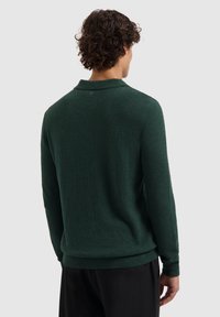 Groene fleece trui met een gestructureerd oppervlak, lange mouwen en een klassieke kraag. Ribbelzoom en manchetten voor een comfortabele pasvorm.