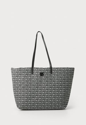 Toteveske i svart og grått stoff med gjentatt logomønster. Har to lange svarte håndtak og et rektangulært design med åpen topp.