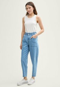 TOM TAILOR DENIM TTBARREL Paperbag - Répafazonú farmer - used bleached blue denim