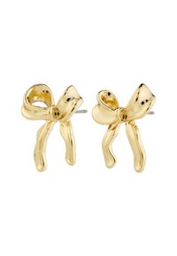 Gouden metalen studs in de vorm van strikken, met een gestructureerde afwerking en een post-back sluiting. Elke oorbel heeft vloeiende lintachtige details.
