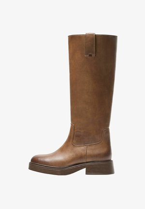 - Kozaki na platformie