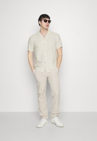 Pier One SHIRT-LINEN BLEND - Marškiniai - beige