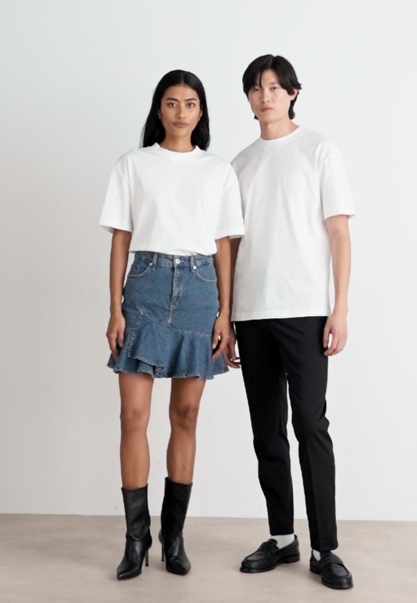 SOFT LAYERED MONOGRAM TEE UNISEX - Print T-shirt4