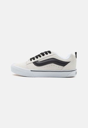 KNU SKOOL UNISEX - Skateschuh - white/black