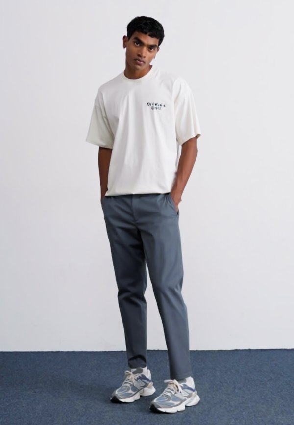 ATHLETICS STANDARD TAPERED PANT  - Trousers - graphite4