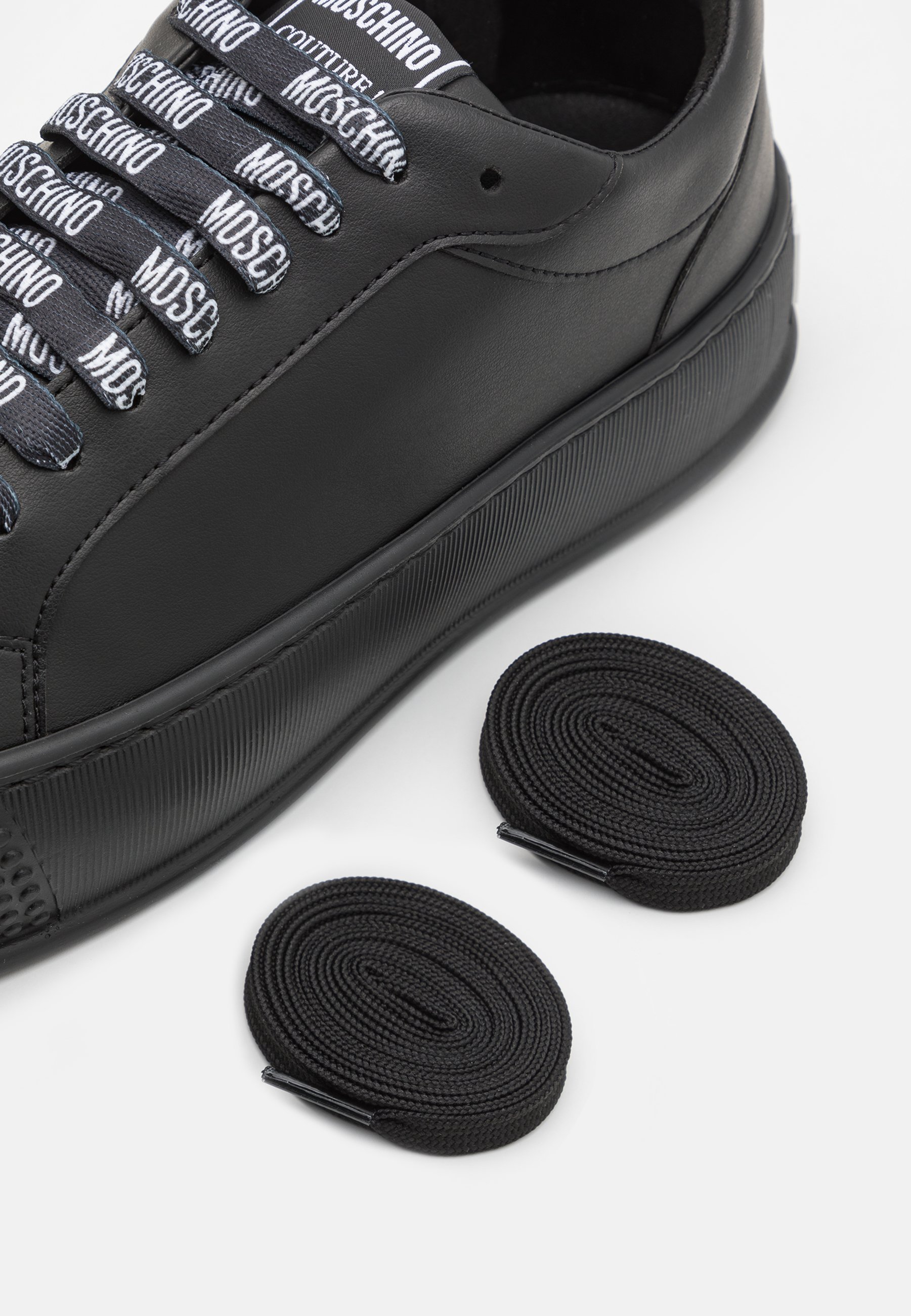【関税込み】Moschino ブラック Bumps & Stripes スニーカー Moschino MOSCHINO SNEAKERS | baltini | REVERSIBLE