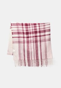 Couverture à carreaux dans des tons de rose et de bordeaux, fabriquée en tissu doux, avec des bords frangés et des rayures alternant entre épaisses et fines.