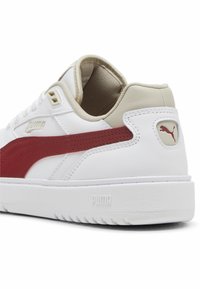 Puma DOUBLECOURT UNISEX - Sportcipő - white intense red