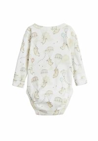 Valkoinen pitkähihaisten vauvan bodysuit, jossa on pehmeissä pastelliväreissä oleva laskuvarjohyppäävän pupun painatus. Ominaisuuksiin kuuluu pyöreä kaula-aukko ja neppari alhaalla.
