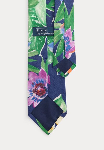 Γραβάτα σε ναυτικό μπλε με πράσινα φύλλα και μεγάλα ροζ, μωβ και μπλε άνθεων μοτίβα, εμφανίζοντας την ετικέτα Polo by Ralph Lauren.