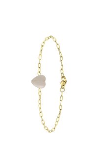 Gouden kettingarmband met een hartvormig, lichtgekleurde stenen middelpunt en een veilige sluiting, ontworpen met langwerpige schakels en een gladde textuur.