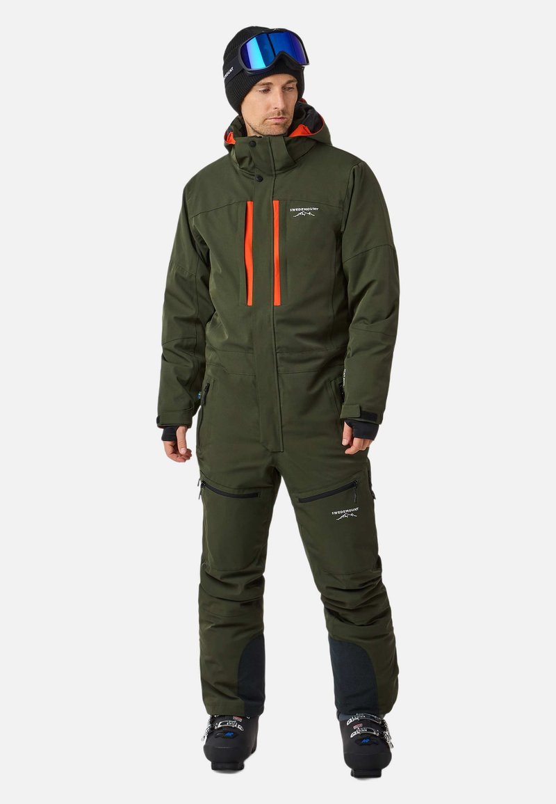 Zielony ocieplany kombinezon narciarski z pomarańczowymi akcentami, kieszeniami na zamek i kapturem. Charakteryzuje się gładką teksturą i trwałym materiałem. Odpowiedni do sportów zimowych.