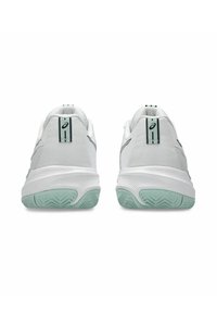 Vita atletiska skor med en texturerad ovansida, grå detaljer och en mintgrön gummisula. Har en bakre dragslipslösning och minimal varumärkesdetalj.