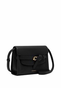 Borsa a tracolla in pelle nera con design strutturato, dotata di patta frontale, hardware dorato e un dettaglio decorativo a nodo.