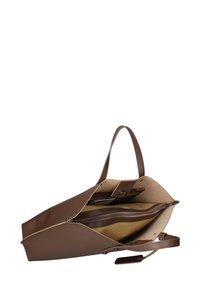 Bruine leren handtas met een gladde buitenkant, ruime binnenkant en een ritsvak. Inclusief een enkele strap en een knoopsluiting.