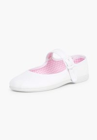 Bailarina de lienzo blanca con interior de vichy rosa, correa tipo Mary Jane y textura suave. Presenta una suela de goma flexible.