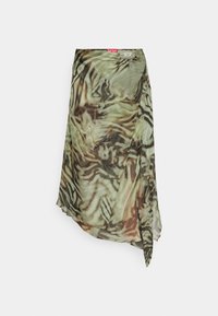 Fustă fluidă și vaporoasă dintr-un material ușor, cu un model abstract în nuanțe de verde și maro, margine asimetrică și un accent cu logo din metal.