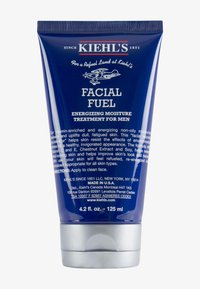 Kiehl’s Facial Fuel er en 125 ml blå tube med sølvdetaljer, som har fed hvide tekster og en illustrasjon av et fly. Ikke-fettete tekstur.