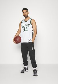 Nike Performance MIL MNK DF SWGMN JSY ASC 22 - NBA mez - white/antetokounmpo g