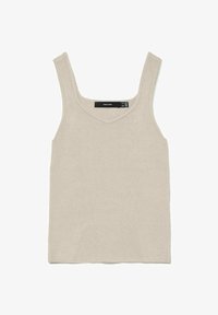 Top de tirantes sin mangas de punto beige con tirantes anchos y una etiqueta en la parte posterior del escote, colocado plano sobre un fondo blanco.