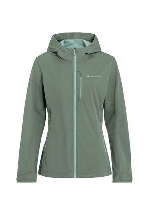 Groene softshell jas met een capuchon, ritssluiting aan de voorkant en lichtblauwe accenten. Beschikt over zijzakken en een aansluitend ontwerp voor comfort.